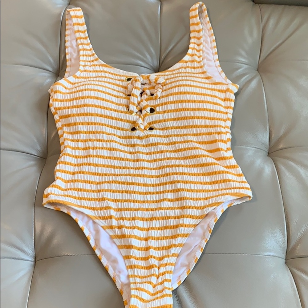 California waves women’s swimsuit